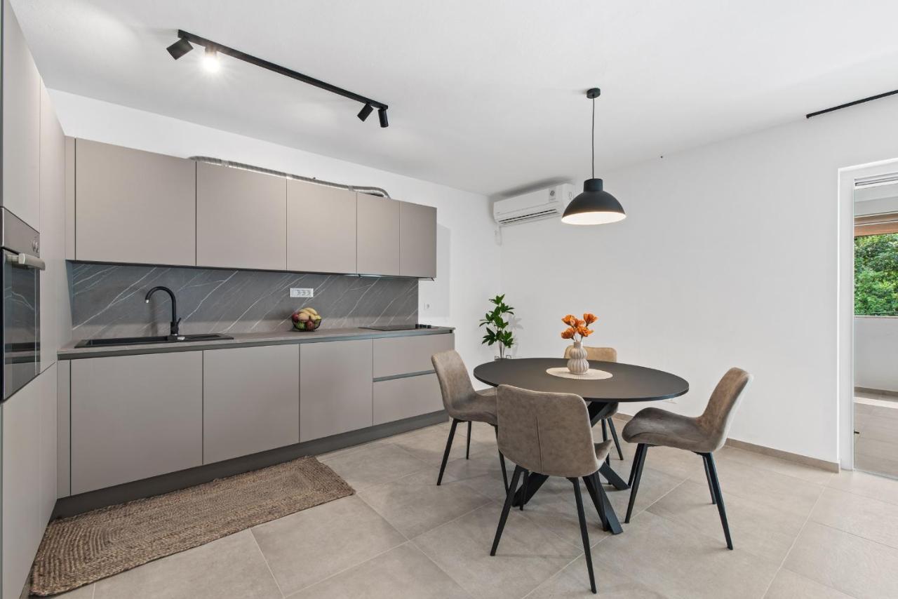Ferienwohnung Poli Nona - Renovated In 2023 Poreč Exterior foto